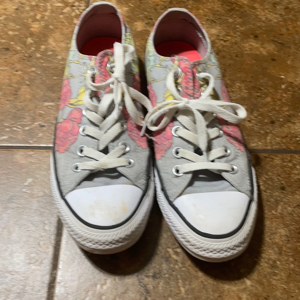 Women’s 9 Convers floral sneakers